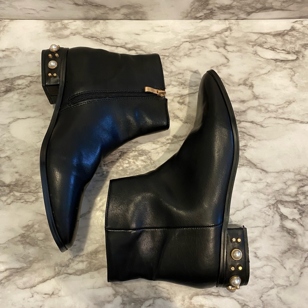 WILD DIVA| Fashion Bootie With Gold Stud And Faux Pearl Detail On Heel| Size 8.5